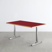 KanademonoのリノリウムSalsa天板にIラインのステンレス脚を組み合わせたテーブル