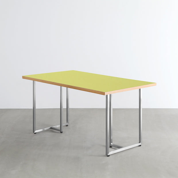 KanademonoのリノリウムSpringGreen天板にTラインのステンレス脚を組み合わせたテーブル