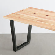 Kanademonoの長良杉天板とマットクリア塗装仕上げのトラペゾイド鉄脚を組み合わせたテーブル（天板と脚）