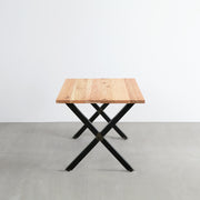 Kanademonoの長良杉天板とマットクリア塗装仕上げのＸライン鉄脚を組み合わせたテーブル（側面）