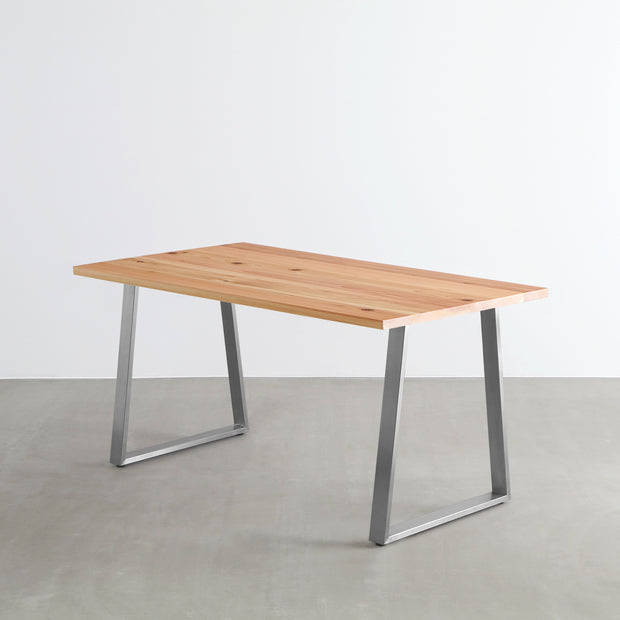 KANADEMONOの長良杉天板にベル型のステンレス脚を合わせたシンプルで気品あるテーブル