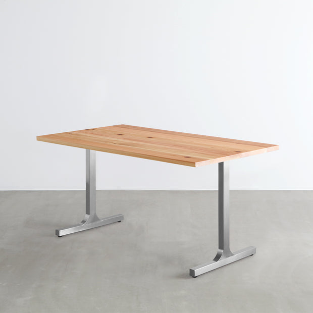 KANADEMONOの長良杉天板にIラインのステンレス脚を合わせたシンプルで気品あるテーブル