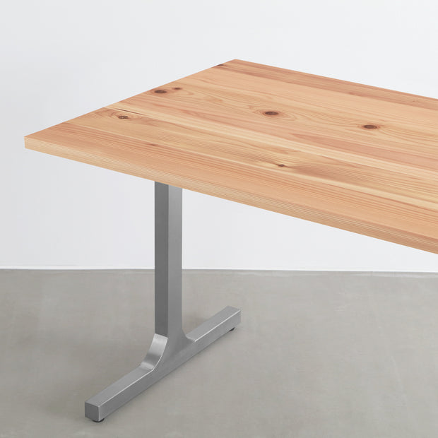 KANADEMONOの長良杉天板にIラインのステンレス脚を合わせたシンプルで気品あるテーブル（天板と脚）