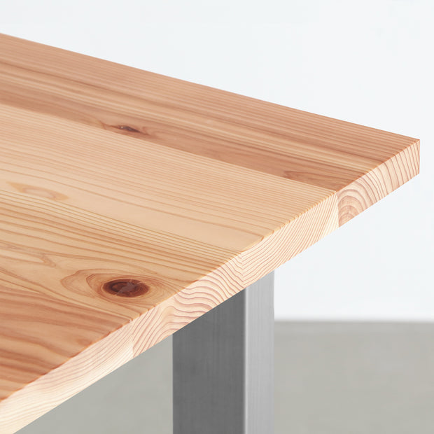 KANADEMONOの長良杉天板にスクエアのステンレス脚を合わせたシンプルで気品あるテーブル（角）