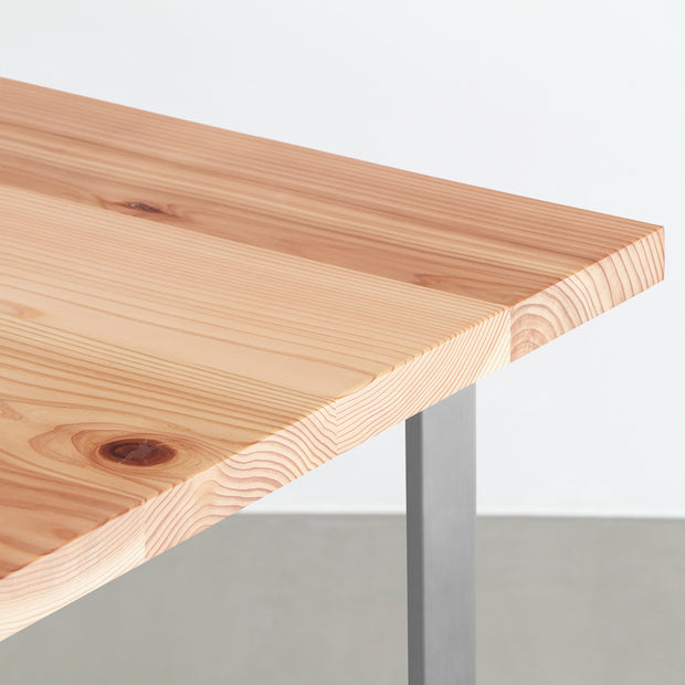 KANADEMONOの長良杉天板にWラインのステンレス脚を合わせたシンプルで気品あるテーブル（角）
