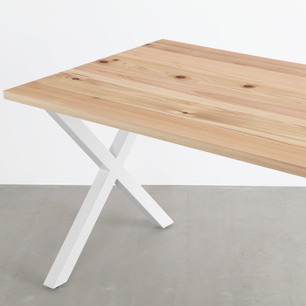 KANADEMONOの長良杉天板とマットホワイトのXライン鉄脚を組み合わせたシンプルモダンなテーブル（天板と脚）