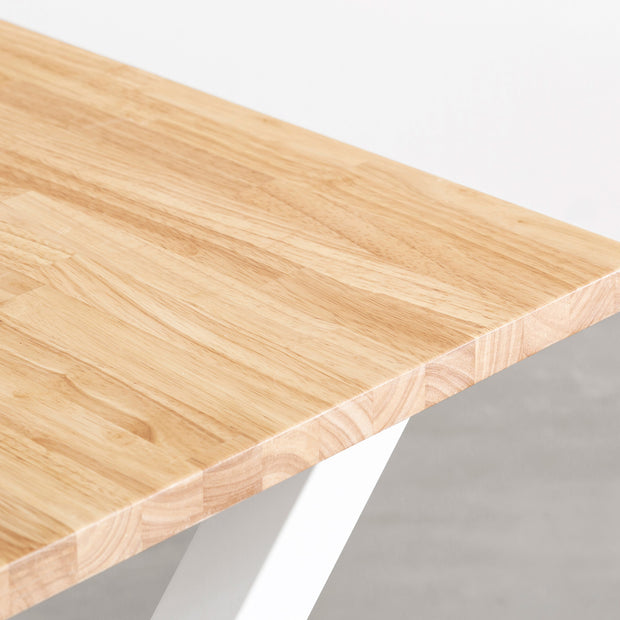かなでもののラバーウッド材とホワイトのXラインの鉄脚を組み合わせたシンプルモダンなテーブル（天板クローズ）