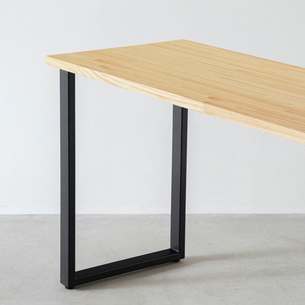 KANADEMONOのパイン材とマットブラックのレクタングル型の鉄脚を組み合わせたシンプルモダンなテーブル（天板と脚）