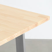 KANADEMONOのパイン天板にベルラインのステンレス脚を合わせた、シンプルで華やかさのあるテーブル（角）