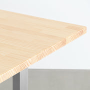 KANADEMONOのパイン天板にIラインのステンレス脚を合わせた、シンプルで華やかさのあるテーブル（角）