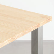 KANADEMONOのパイン天板に角柱ステンレス脚を合わせた、シンプルで華やかさのあるテーブル（角）