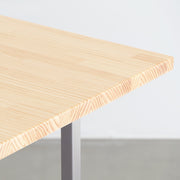 KANADEMONOのパイン天板にTラインのステンレス脚を合わせた、シンプルで華やかさのあるテーブル（角）