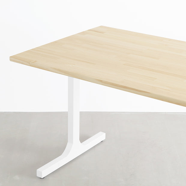 KANADEMONOのパイン天板とマットホワイトのIラインスチール脚を組み合わせたテーブル（天板と脚）