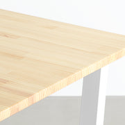 KANADEMONOのパイン天板とマットホワイトのトラペゾイドスチール脚を組み合わせたテーブル（天板）