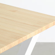 KANADEMONOのパイン天板とマットホワイトのXラインスチール脚を組み合わせたテーブル（天板）