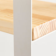Kanademonoのパイン材の棚板とホワイトのアイアンで製作したシェルフ（フレーム部分）