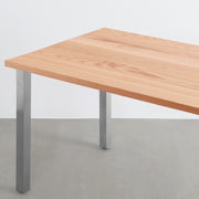 KANADEMONOのレッドオーク天板とスクエアバー型ステンレス脚を組み合わせたシンプルなテーブル（天板と脚）