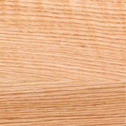 KANADEMONOのレッドオーク天板にブラックのスクエア鉄脚を組み合わせたシンプルモダンなテーブル（天板虎斑模様の寄り）