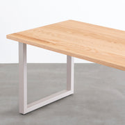 KANADEMONOのレッドオーク天板とサンドベージュのスクエアスチール脚を組み合わせたテーブル（天板と脚）