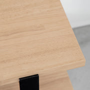 KANADEMONOのラバーウッドアッシュグレー材の天板とブラックの無垢鉄プレート脚を組み合わせたミニマルシンプルなテレビボード（天板）