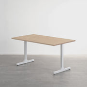 かなでもののアッシュのラバーウッドとホワイトのI型鉄脚を組み合わせたシンプルモダンなテーブル