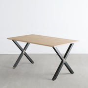 KANADEMONOのラバーウッドAsh天板とマットクリア塗装仕上げのXラインの鉄脚を組み合わせたテーブル