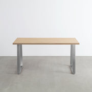 KANADEMONOのラバーウッドアッシュ天板にベルラインのステンレス脚を合わせたシンプルで気品あるテーブル（正面）