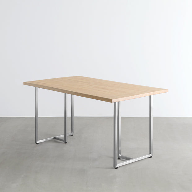 KANADEMONOのラバーウッドアッシュ天板にTラインのステンレス脚を合わせたシンプルで気品あるテーブル