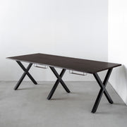 かなでものの配線孔BROCK&TRAY付きの特寸サイズのラバーウッド天板ブラックブラウンとXライン鉄脚3脚を組み合わせた大型テーブル