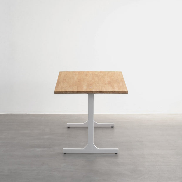 かなでもののラバーウッドとホワイトのIライン鉄脚を組み合わせたシンプルデザインのテーブル3