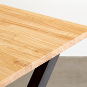 KanademonoのラバーウッドNatural天板とマットクリア塗装仕上げのXラインの鉄脚を組み合わせたテーブル（天板クローズ）