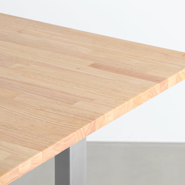 KANADEMONOのラバーウッドナチュラル天板とI型ステンレス脚を組み合わせたシンプルなテーブル（天板）