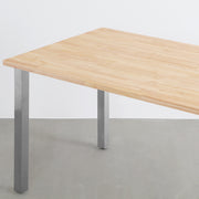 KANADEMONOのラバーウッドナチュラル天板とスクエアバー型ステンレス脚を組み合わせたシンプルなテーブル（天板と脚）