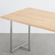 KANADEMONOのラバーウッドナチュラル天板とT型ステンレス脚を組み合わせたシンプルなテーブル（天板と脚）