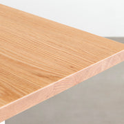 KANADEMONOのレッドオーク天板にホワイトのIライン鉄脚を組み合わせたシンプルモダンなテーブル（天板厚み）