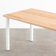 KANADEMONOのレッドオーク天板にホワイトの角柱脚を組み合わせたシンプルモダンなテーブル（天板と脚）