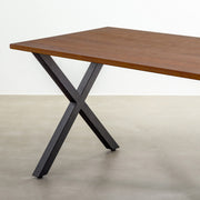 かなでもののチークブラウンのラバーウッドとマットブラックのX型の鉄脚を組み合わせたシンプルモダンなテーブル5