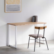 かなでもののラバーウッドとホワイトのレクタングル鉄脚を組み合わせたシンプルデザインのテーブルと椅子1