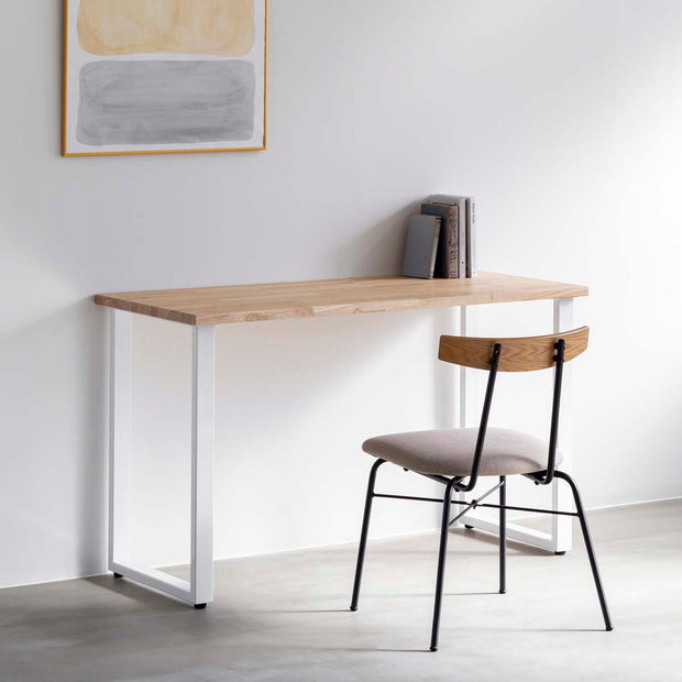 かなでもののラバーウッドとホワイトのレクタングル鉄脚を組み合わせたシンプルデザインのテーブルと椅子1