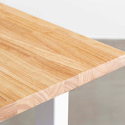 かなでもののラバーウッドとホワイトのスクエア鉄脚を組み合わせたシンプルデザインのテーブル（天板クローズ）