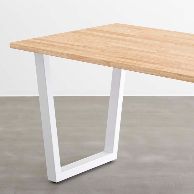 かなでもののラバーウッドとホワイトのトラペゾイド鉄脚を組み合わせたシンプルデザインのテーブル3