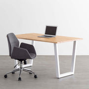 かなでもののラバーウッドとホワイトのトラペゾイド鉄脚を組み合わせたシンプルデザインのテーブルと椅子1