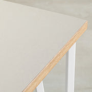 KANADEMONOのリノリウムPebble天板とトライアングルStraightホワイト脚4本を組み合わせた100cmスクエア型のカフェテーブル（天板）
