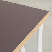 KANADEMONOのリノリウムMauve天板とトライアングルStraightホワイト脚4本を組み合わせた80cmスクエア型のカフェテーブル（天板）