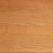 Kanademonoのブラックチェリー突板天板とマットクリア塗装仕上げのスクエア鉄脚を組み合わせたテーブル（天板木目）