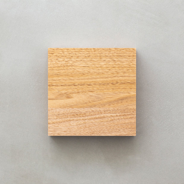KANADEMONOの突板くるみ天板のサンプル木材