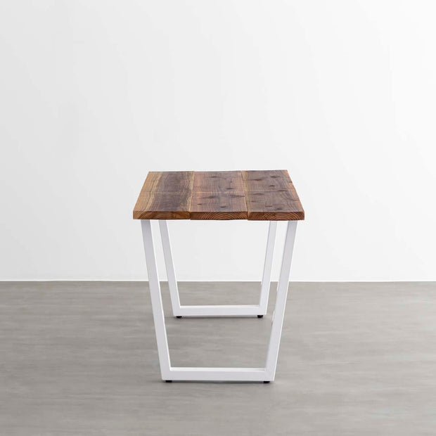 かなでもののヴィンテージ風杉無垢とホワイトのトラペゾイド鉄脚を組み合わせたシンプルモダンなテーブル2