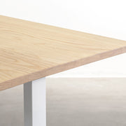 かなでもののホワイトアッシュ材とホワイトのIライン鉄脚を組み合わせたシンプルモダンなテーブル（天板クローズ）