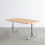 KANADEMONOのホワイトアッシュ天板にIラインのステンレス脚を合わせた、シンプルで華やかさのあるテーブル