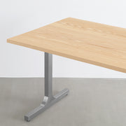 KANADEMONOのホワイトアッシュ天板にIラインのステンレス脚を合わせた、シンプルで華やかさのあるテーブル（天板と脚）